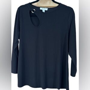 NINE WEST LADIES BLACK TOP WITH CUT OUT ON TOP WITH GOLD LOOP- SIZE LARGE